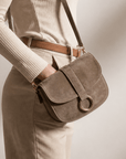 lepelou - leder - HANNA – Wildleder Umhängetasche taupe - LPHHANTAUE