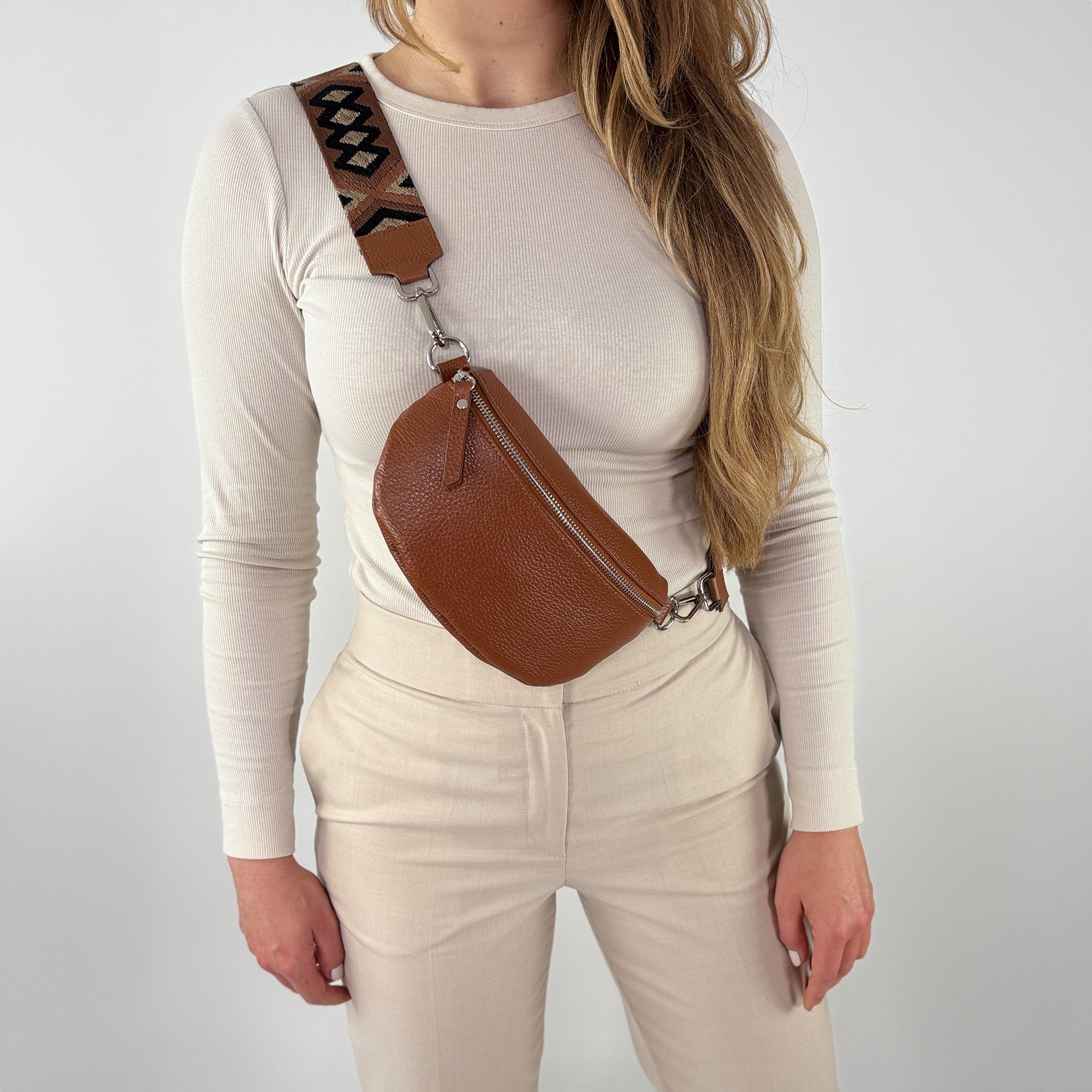 lePelou Damen Leder Bauchtasche cognac mit wechselbarem Gurt