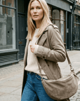 lepelou-leder-Bauchtasche-Wildleder Bauchtasche VALENTINA XL taupe -LPBVALTAUXL