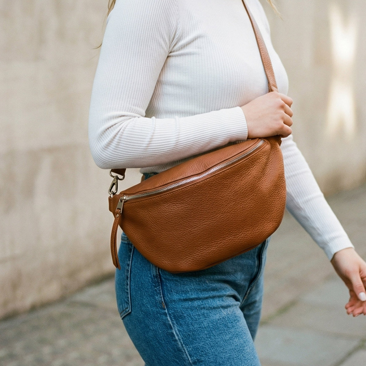 lepelou-leder-Bauchtasche-XL Bauchtasche LARA cognac -LPBLARCOGE