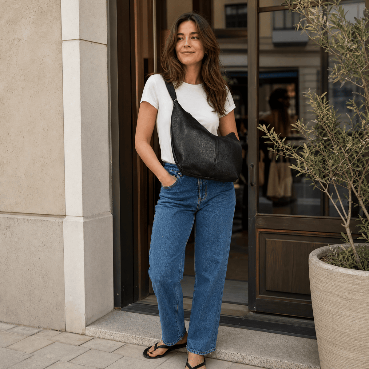 lepelou-leder-Handtaschen-Leder Moon Bag MONA schwarz -LPHMONSCHGL