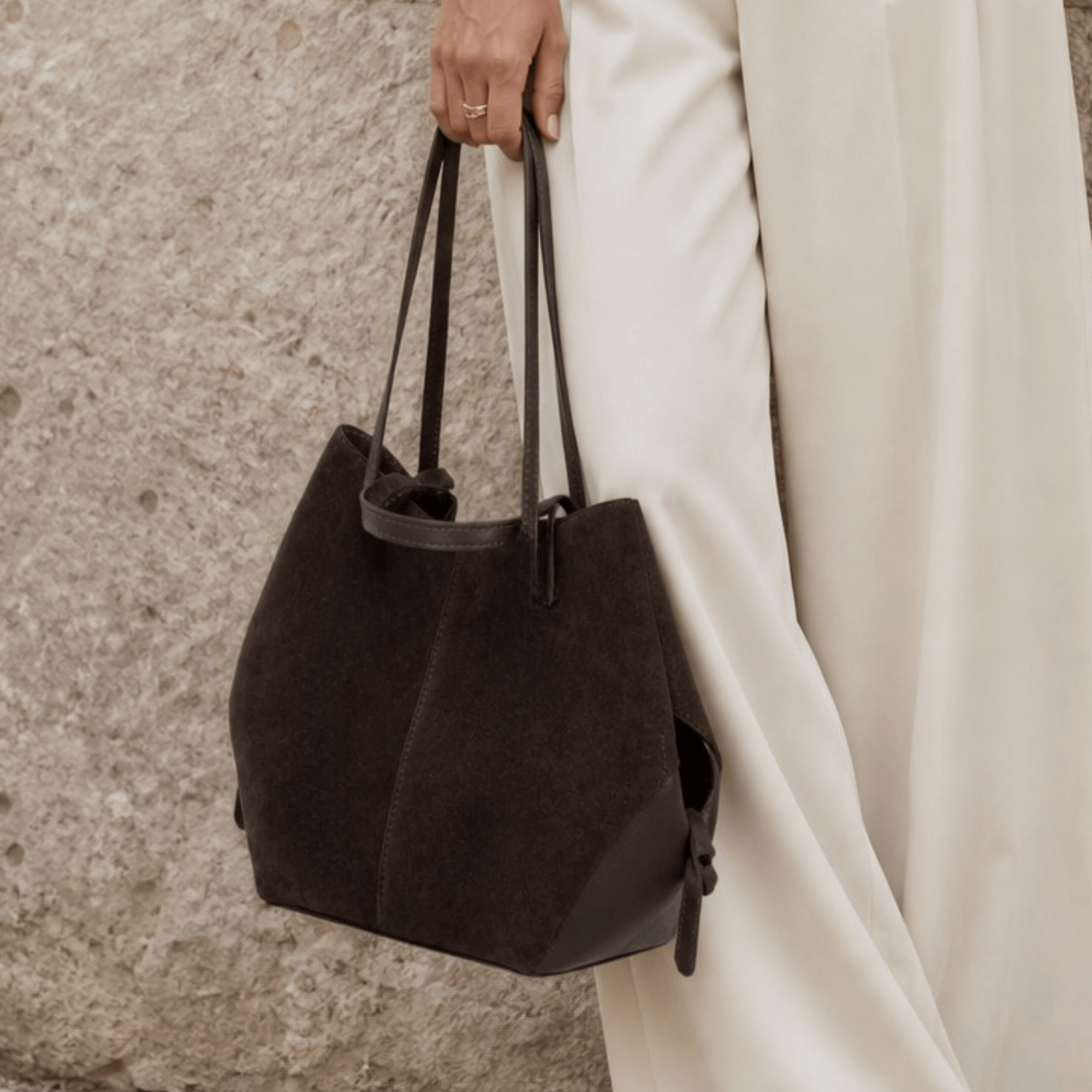 lepelou-leder-Handtaschen-Wildleder Handtasche TARA dunkelbraun -