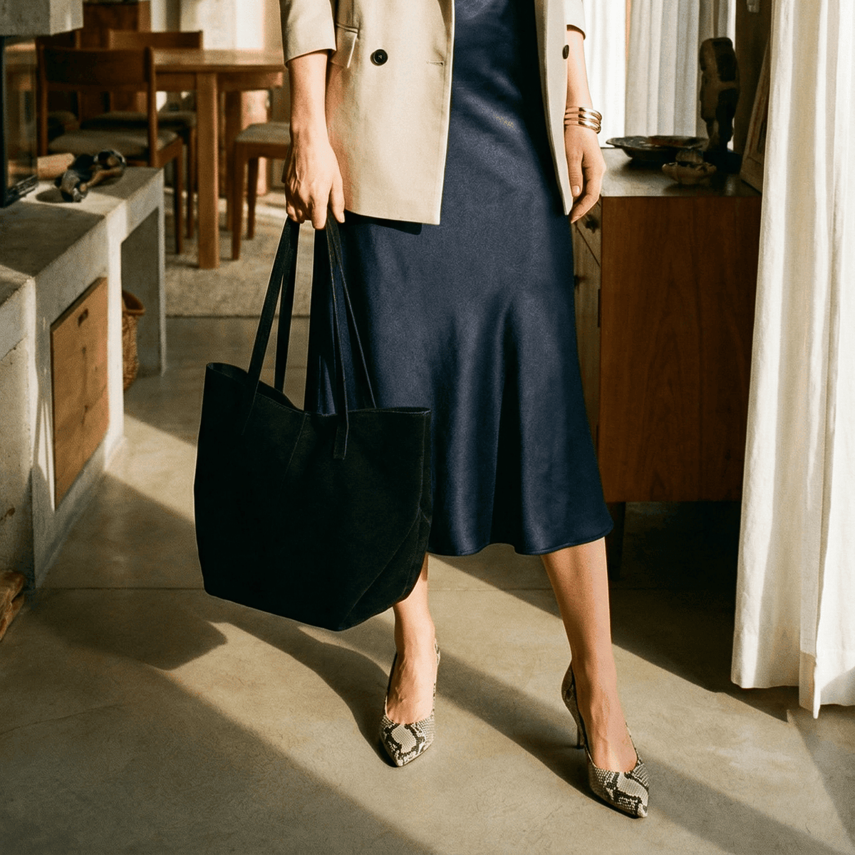 lepelou-leder-Handtaschen-Wildleder Handtasche TESSA schwarz -LPHTESSCH